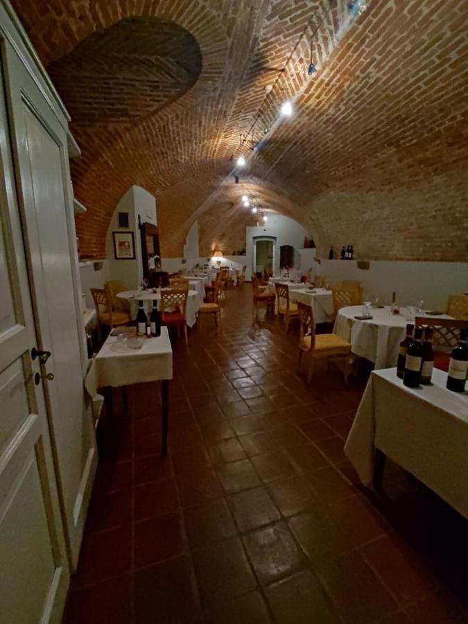 Foresteria Ristorante Conti Roero Monticello d'Alba Εξωτερικό φωτογραφία