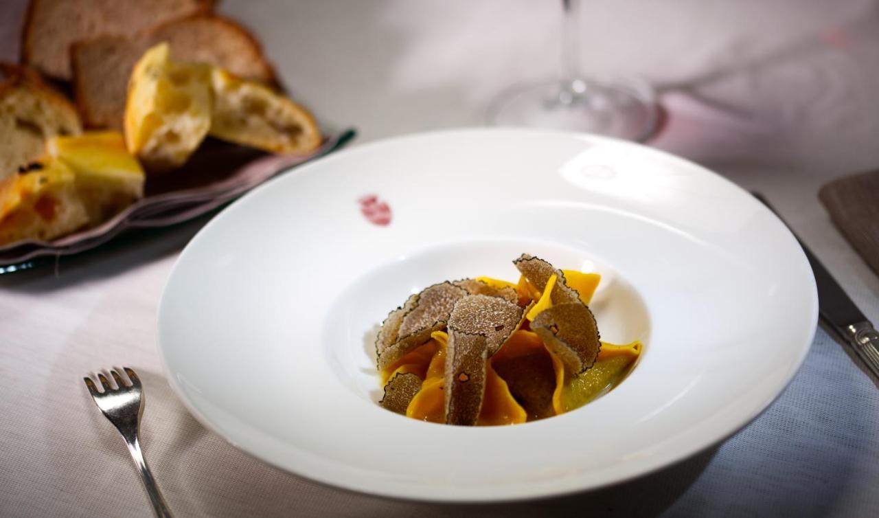 Foresteria Ristorante Conti Roero Monticello d'Alba Εξωτερικό φωτογραφία